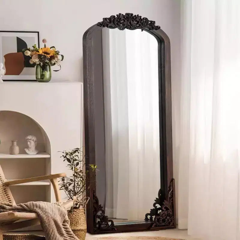 Specchio a figura intera incorniciato in legno massello ad arco da 28 pollici L x 67 pollici A color Carbone