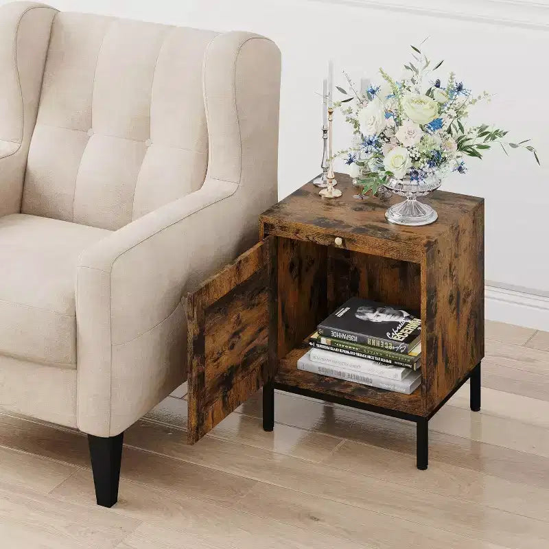 Tavolino in Rattan con Armadietto e Gambe in Metallo
